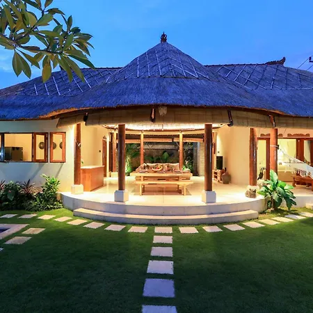 Villa Kubu Cempaka Kuning